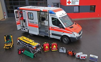 Rettungswagen und Ausrüstung Rettungswagen und Ausrüstung