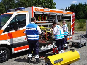 Behandlungsplatz und Gerätewagen Rettungsdienst